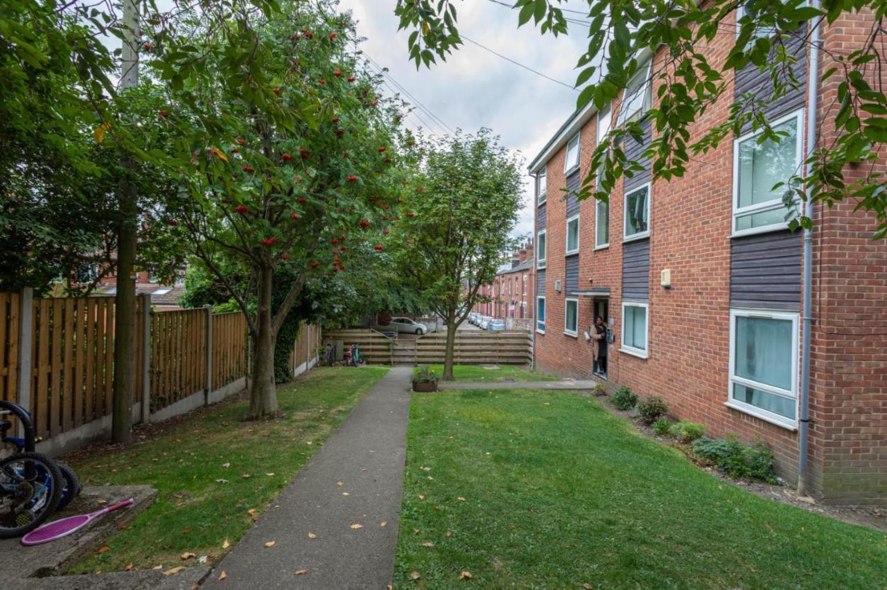 Hanifa place Leeds  Exterior foto